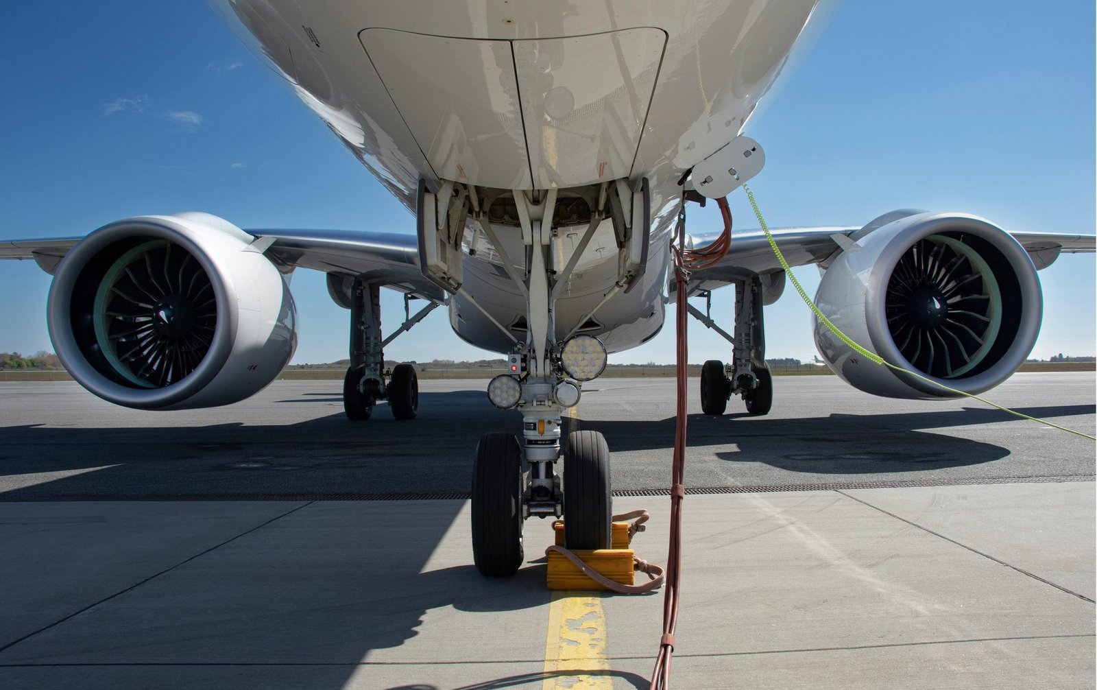 Aeronave en posición de plataforma monitoreada con video analítica de Vaelsys LATAM
